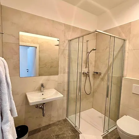 Hotel Lucia-2